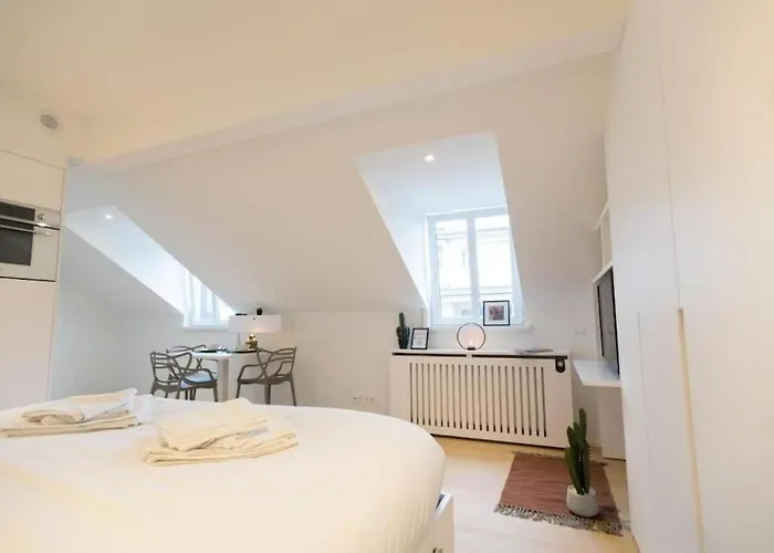 Fischer A La Petrusse 302 *